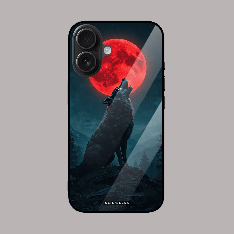 The raising wolf glass case by alienneeds – bold design.